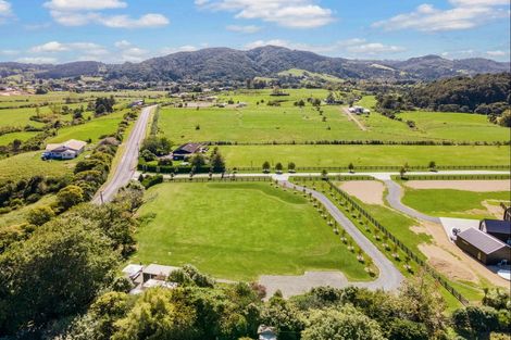 Photo of property in 1 Rossbern Lane, Clevedon, 2585