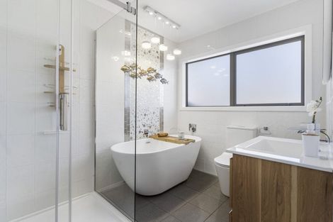 Photo of property in 21 Fratley Avenue, Farm Cove, Auckland, 2012