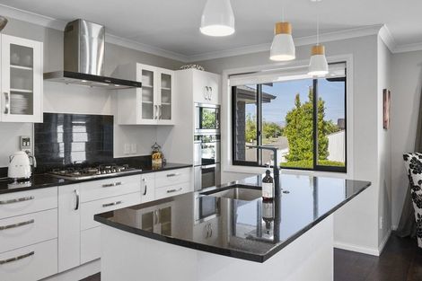 Photo of property in 25 Trump Place, Kelvin Grove, Palmerston North, 4414