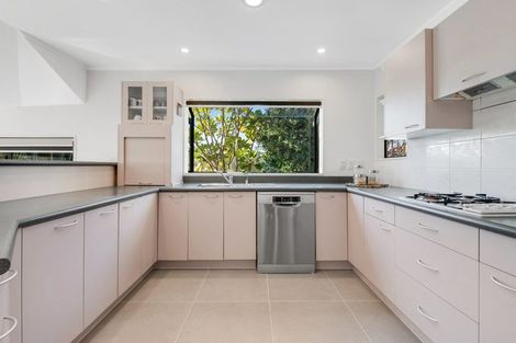 Photo of property in 10 Goldfinch Rise, Unsworth Heights, Auckland, 0632