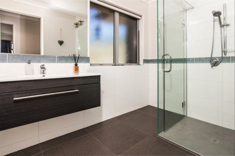 Photo of property in 13 Peregrine Place, Kinloch, Taupo, 3377