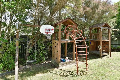 Photo of property in 61 Brian Crescent, Stanmore Bay, Whangaparaoa, 0932