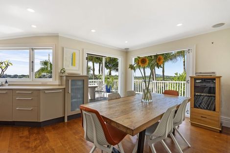 Photo of property in 46 Waterview Road, Stanley Point, Auckland, 0624