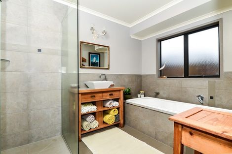 Photo of property in 37 Farringdon Avenue, Rototuna North, Hamilton, 3210