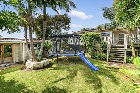 Photo of property in 23 Taipari Road, Te Atatu Peninsula, Auckland, 0610