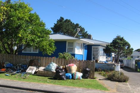 Photo of property in 8 Martin Place, Kelston, Auckland, 0602