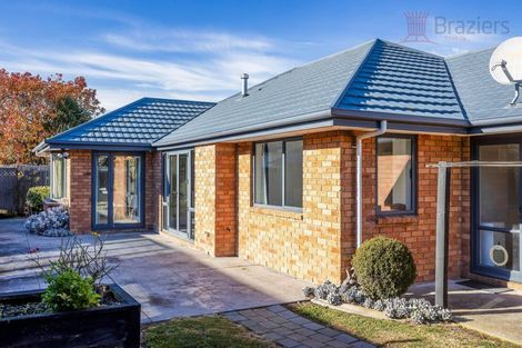 Photo of property in 2 Kirsten Place, Parklands, Christchurch, 8083