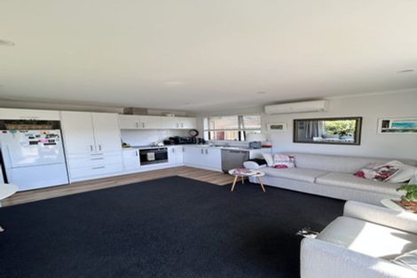 Photo of property in 15 Applemoors Way, Riverhead, 0820