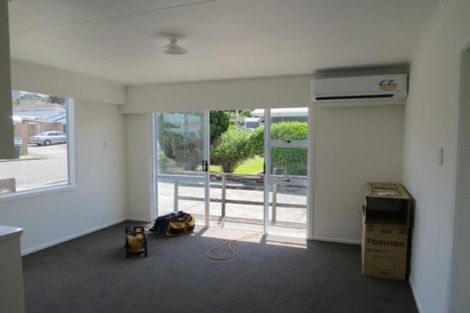 Photo of property in 8 Simons Street, Moturoa, New Plymouth, 4310