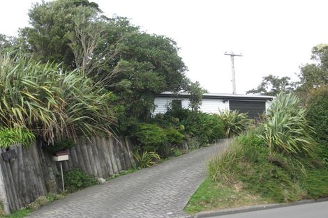 Photo of property in 24 Glanmire Road, Newlands, Wellington, 6037