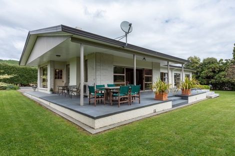 Photo of property in 46 North Manakau Road, Manakau, Levin, 5573