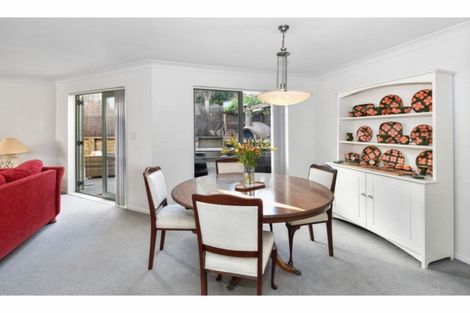 Photo of property in 2/11 The Rosebowl, Sunnyhills, Auckland, 2010