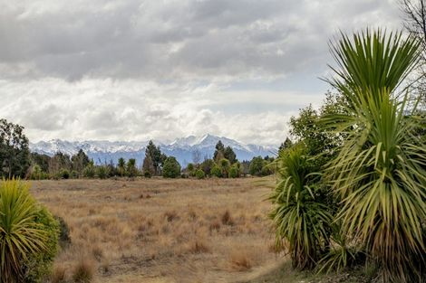 Photo of property in 66 Te Awa Road, Albert Town, Wanaka, 9382