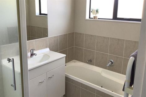 Photo of property in 185 Keri Vista Rise, Papakura, 2110