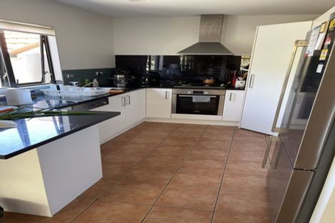 Photo of property in 20 Trotting Terrace, Fairview Heights, Auckland, 0632