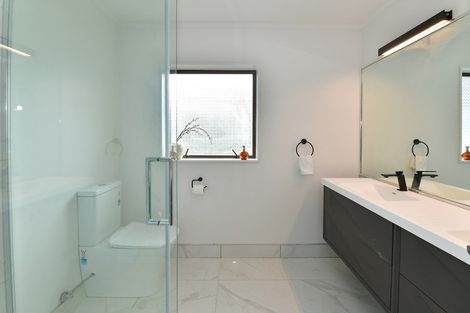 Photo of property in 1/84 Beach Road, Castor Bay, Auckland, 0620