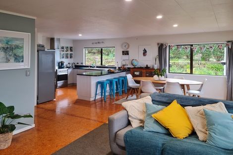 Photo of property in 37 Cable Bay Block Road, Cable Bay, 0420