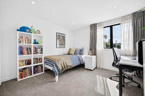 Photo of property in 24 Park Rise, Campbells Bay, Auckland, 0630