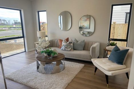 Photo of property in 12 Korowhiti Road, Clarks Beach, 2122