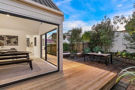 Photo of property in 2/30 Tristram Avenue, Forrest Hill, Auckland, 0620