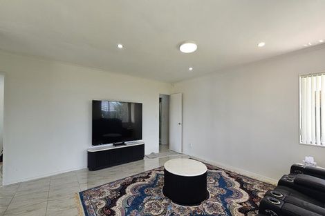 Photo of property in 28 Robert Ross Place, Clendon Park, Auckland, 2103