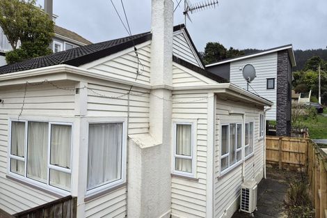 Photo of property in 22 Hampton Hill Road, Tawa, Wellington, 5028