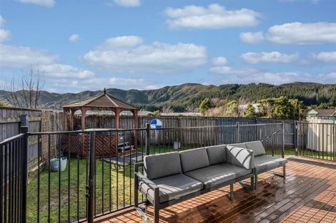 Photo of property in 35 Grimsby Grove, Wainuiomata, Lower Hutt, 5014
