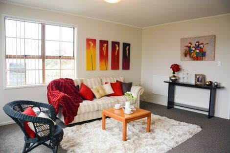 Photo of property in 14 Heathdale Crescent, Papakura, 2110