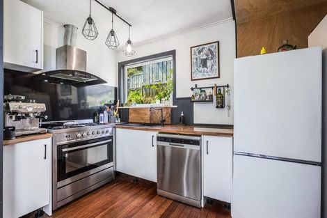 Photo of property in 18 Sidlaw Street, Strathmore Park, Wellington, 6022