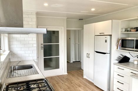 Photo of property in 108 Ruskin Road, Newlands, Wellington, 6037