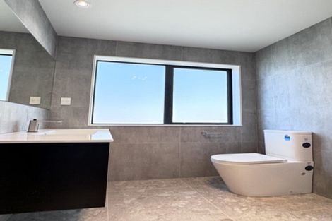 Photo of property in 130 Skulander Crescent, Orewa, 0931