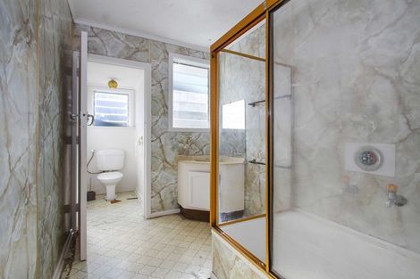 Photo of property in 29 Sylvan Crescent, Te Atatu South, Auckland, 0610