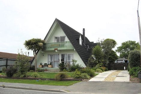 Photo of property in 2 Hegan Place, Rangiora, 7400