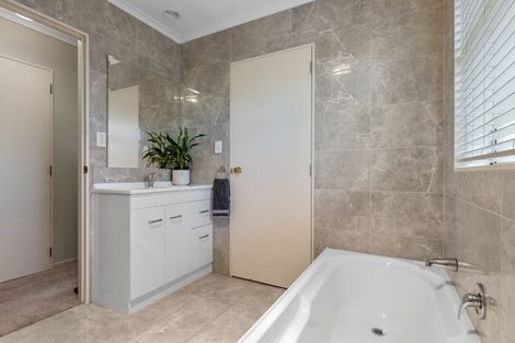 Photo of property in 7 Stableford Drive, Pyes Pa, Tauranga, 3112