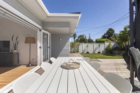 Photo of property in 1/439 Point Chevalier Road, Point Chevalier, Auckland, 1022