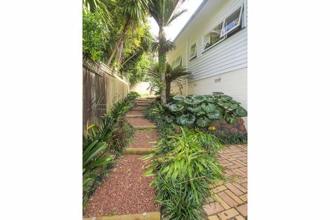 Photo of property in 1/19 Mcdowell Crescent, Hillcrest, Auckland, 0627