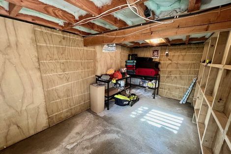 Photo of property in 2/11 Firle Place, Green Bay, Auckland, 0604