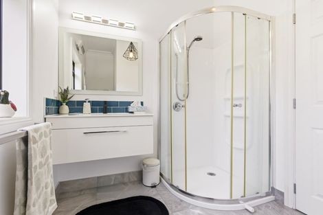 Photo of property in 2 Scenic Heights, Acacia Bay, Taupo, 3330