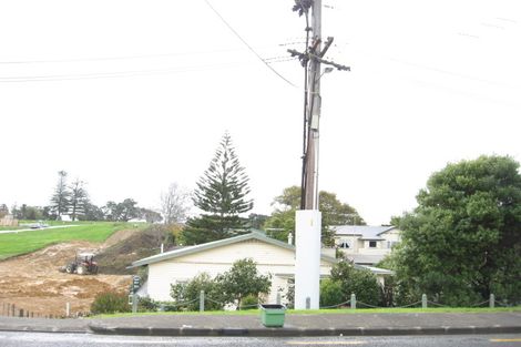 Photo of property in 56 Beach Road, Mellons Bay, Auckland, 2014