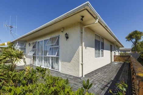 Photo of property in 8 Miles Place, Awapuni, Palmerston North, 4412
