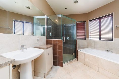 Photo of property in 5 The Oaks, Awapuni, Palmerston North, 4412