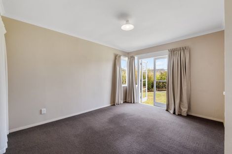 Photo of property in 4 Holford Street, Westown, New Plymouth, 4310