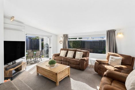Photo of property in 22 Queen Road, Bellevue, Tauranga, 3110