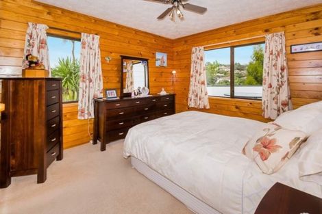 Photo of property in 100 Nigel Road, Browns Bay, Auckland, 0630