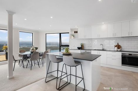 Photo of property in 2/25 Thane Road, Roseneath, Wellington, 6011