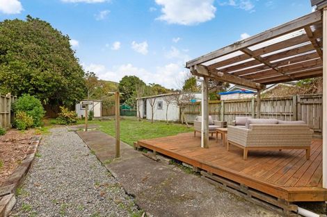 Photo of property in 2 Te Pari Pari Road, Pukerua Bay, 5026