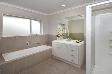 Photo of property in 5 Glencairn Place, Buckland, Pukekohe, 2677