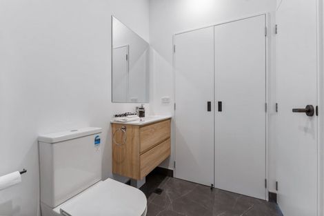 Photo of property in 402/553c Glenfield Road, Glenfield, Auckland, 0629