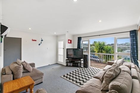 Photo of property in 60 Lauderdale Road, Birkdale, Auckland, 0626