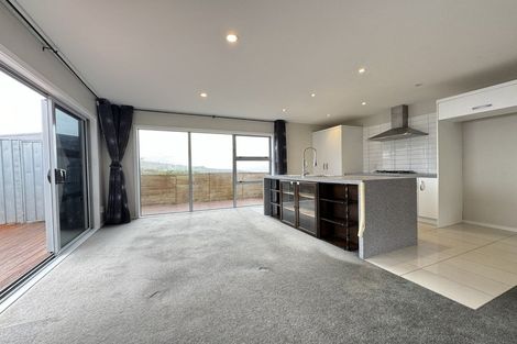 Photo of property in 61 Tamworth Crescent, Newlands, Wellington, 6037